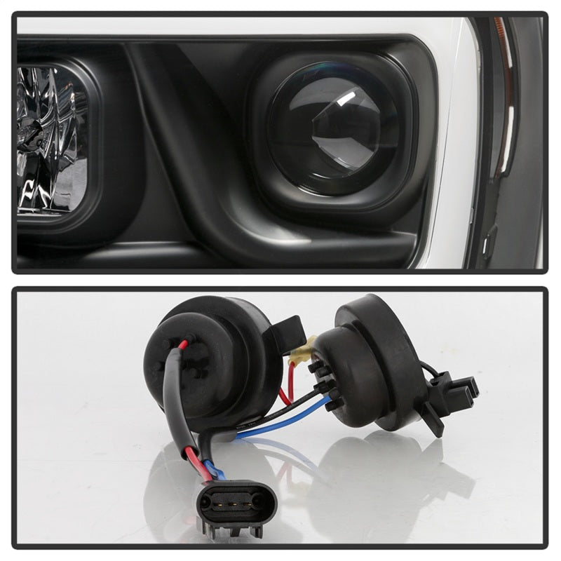 Spyder Dodge Ram 1500 06-08 V2 Projector Headlights - Light Bar DRL - Black (PRO-YD-DR06V2-LB-BK) 5085306 5085306 Photo - Unmounted