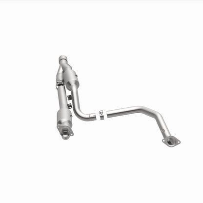 Magnaflow 14-18 2500 V8 6.4 OEM Underbody Direct Fit Converter 21-513 21-513 360 Degree Image Set