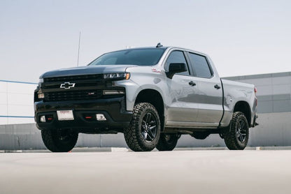 Cognito 19-24 Chevy Silv/Sierra 1500 4WD 1in Perf Ball Joint Leveling Kit w/ Fox PS Coilover 2.0 IFP 210-P0885 210-P0885 Photo - lifestyle view