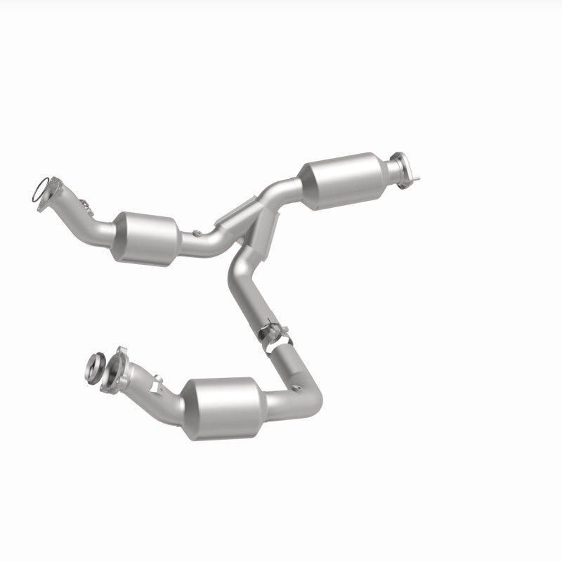 Magnaflow 2021 Chevrolet Express 2500 4.3L Underbody Direct-Fit Catalytic Converter 280429 280429 360 Degree Image Set