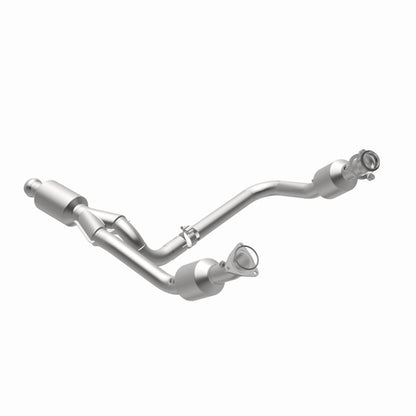 Magnaflow 14-15 Chevrolet Silverado 1500 Underbody 4.3L / 5.3L Direct-Fit Catalytic Converter 280424 280424 360 Degree Image Set