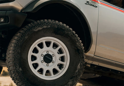 Ford Racing 21-23 Bronco (Excl Bronco Raptor) 17x8.5 Method Oxford White Wheel Kit M-1007K-M1785W M-1007K-M1785W Photo - Mounted