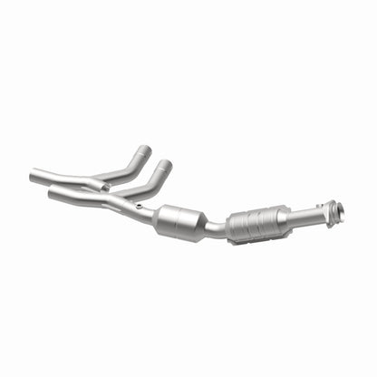 MagnaFlow Ford OEM Grade Federal / EPA Compliant Direct-Fit Catalytic Converter 51310 360 Degree Image Set