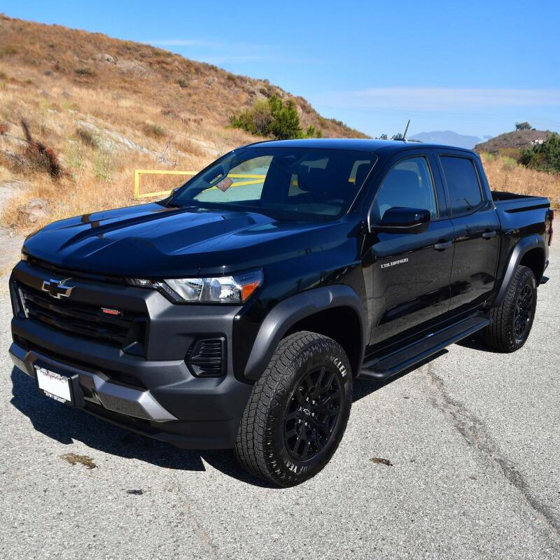Westin 2015-2018 Chevrolet/GMC Colorado/Canyon Crew Cab Running Board Mount Kit - Black 27-2205 27-2205 Photo - Mounted