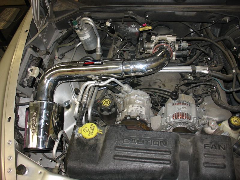 Injen 00-04 Dakota 4.7L V8 (w/o Cruise Control) Power-Flow (incl. Diamond plate heat shield) Polishe PF8026P PF8026P Photo - Mounted