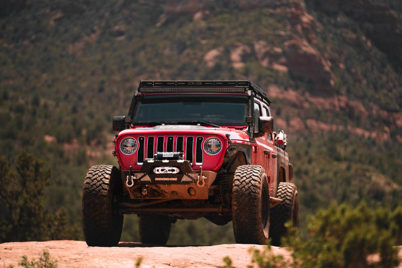 DV8 Offroad 2018+ Jeep Wrangler JL/Gladiator LED Projector Headlights HLCJL-01 HLCJL-01 Photo - Mounted