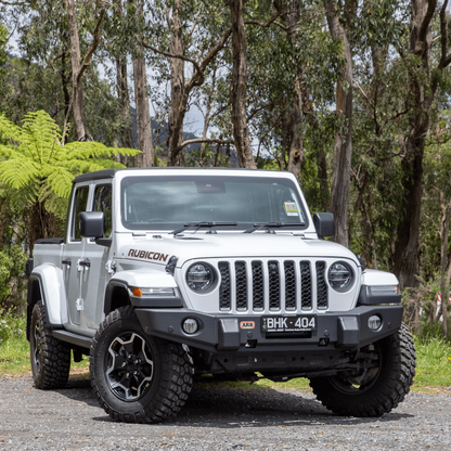 ARB 18-21 Jeep Wrangler JL / 20-21 Jeep Gladiator JT Front Winch Bumper 3950240 3950240 Photo - lifestyle view