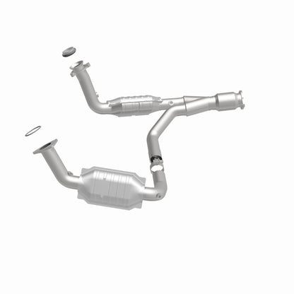 MagnaFlow HM Grade Federal / EPA Compliant Direct-Fit Catalytic Converter 93496 360 Degree Image Set