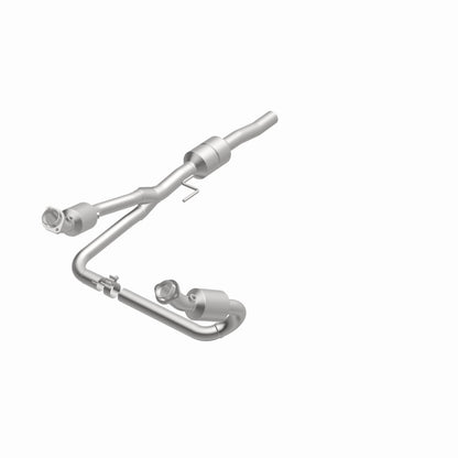 MagnaFlow Dodge Durango OEM Grade Federal / EPA Compliant Direct-Fit Catalytic Converter 51348 360 Degree Image Set