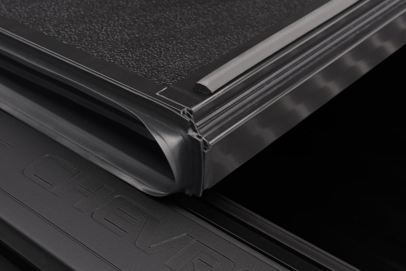 BAK Flip G2 15-18 GM Silverado,Sierra & 2019 Legacy/Limited 6.7ft Bed (2014 1500 Only, 2015-2019 1500,2500,3500) 226121 Photo - Close Up