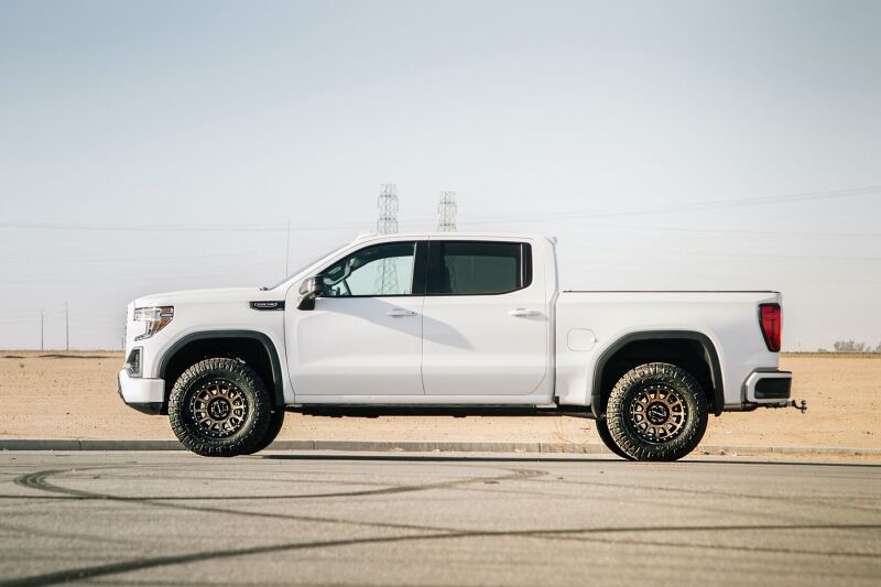 Cognito 19-24 Chevy Silv/Sierra 1500 2/4WD 3in Perf Ball Joint Lvl Lift Kit w/Fox PS Coilovr 2.0 IFP 210-P0879 210-P0879 Photo - lifestyle view