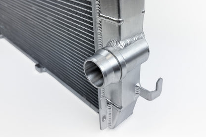 CSF Porsche 955/957 Cayenne / Audi Q7 / VW Touareg Heavy-Duty Performance Radiator 7227 7227 Photo - Close Up