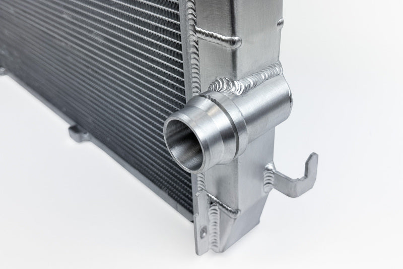 CSF Porsche 955/957 Cayenne / Audi Q7 / VW Touareg Heavy-Duty Performance Radiator 7227 7227 Photo - Close Up