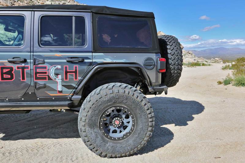 Fabtech R/tube Fenders 18-19 Jl Steel FTS24213 Photo - lifestyle view
