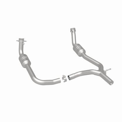 MagnaFlow Ford California Grade CARB Compliant Direct-Fit Catalytic Converter 5551153 360 Degree Image Set