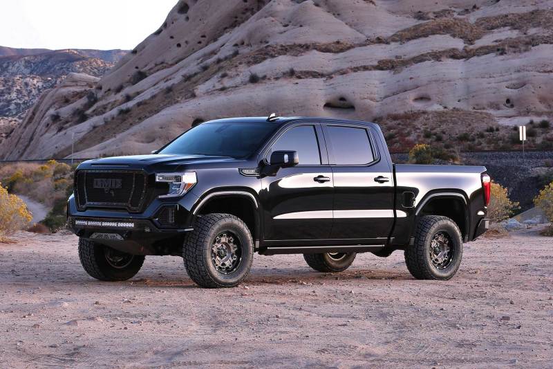 Fabtech 2019 GM K1500 3.5in Uniball UCA System w/Rear Stealth Shocks K1129M Photo - lifestyle view