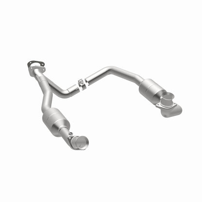 Magnaflow 2003 Ford E-350 Super Duty 5.4L Direct Fit Converter 4583378 4583378 360 Degree Image Set