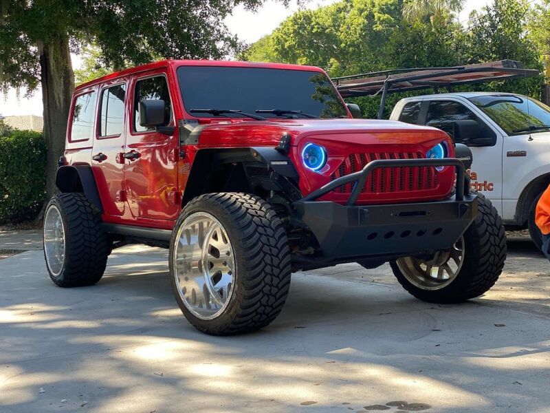 ORACLE Lighting Oracle Jeep Wrangler JL/Gladiator JT 7in. High Powered LED Headlights (Pair) - Dynamic - Dynamic 5769J-332 5769J-332 Photo - lifestyle view