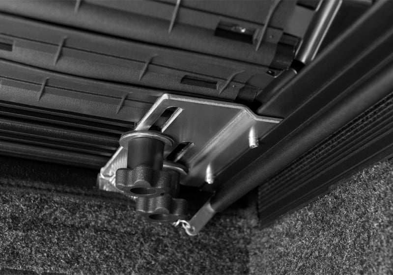 BAK Revolver X4s 19-23 GM Silverado, Sierra 5.10ft Bed (New Body Style) 80130 Photo - Close Up