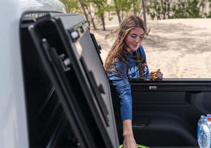 BAK 2020 Jeep Gladiator 5ft Bed BAKFlip MX4 448701 448701 Photo - lifestyle view