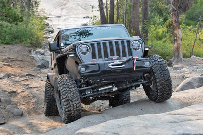 Fabtech 18-21 Jeep JL 4WD Dirt Logic 2.0 Steering Stabilizer Kit (High Clearance/Non-Stock Height) FTS24282 FTS24282 Photo - lifestyle view