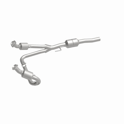 MagnaFlow Dodge Durango OEM Grade Federal / EPA Compliant Direct-Fit Catalytic Converter 51348 360 Degree Image Set