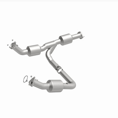 Magnaflow 18-20 Chevrolet Express 2500 Single Underbody 4.3L Direct Fit Catalytic Converter 280210 280210 360 Degree Image Set