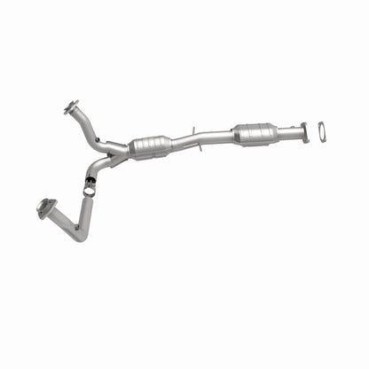 MagnaFlow Chevrolet S10 HM Grade Federal / EPA Compliant Direct-Fit Catalytic Converter 24767 360 Degree Image Set