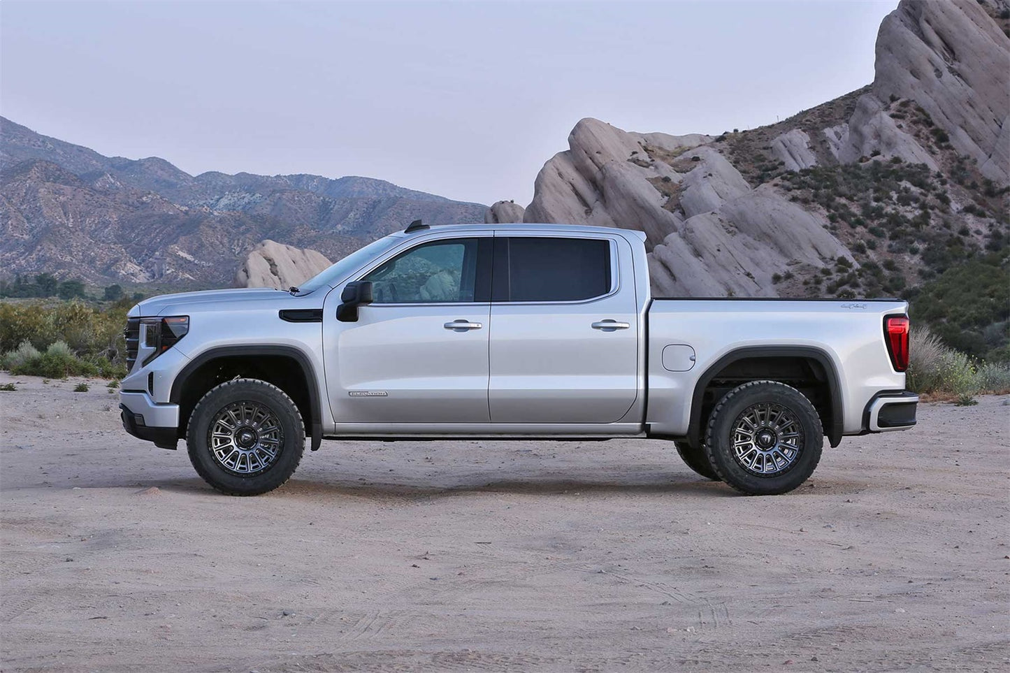 Fabtech 22-23 GM C/K 1500 3in Lift Budget System w/ Dirt Logic 2.5 Resivoir Coilovers K1190DL