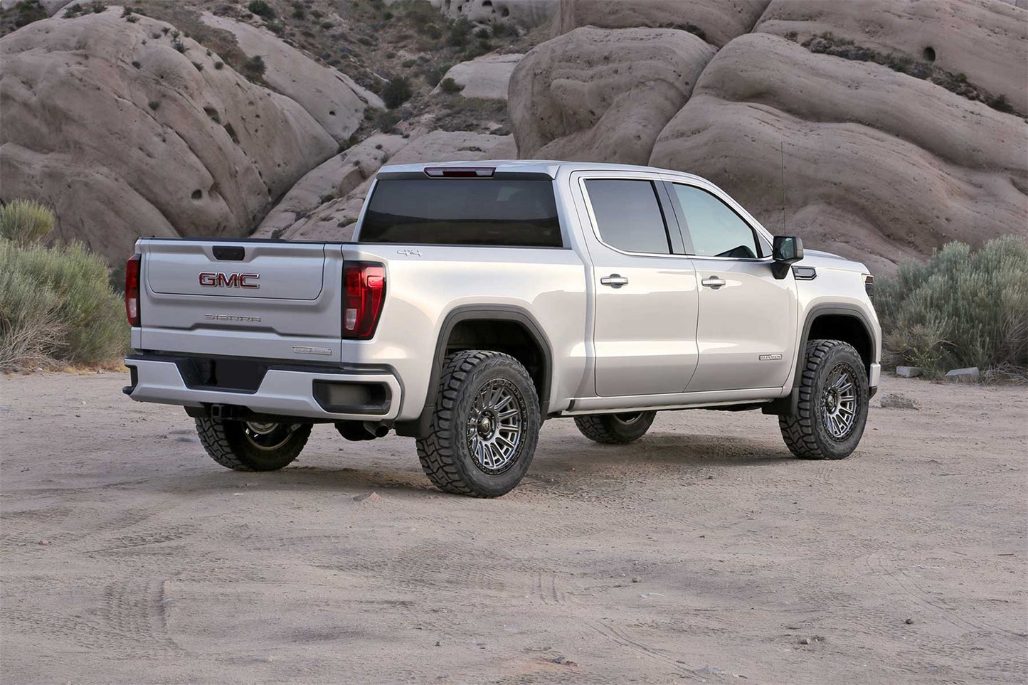 Fabtech 22-23 GM C/K 1500 3in Lift Budget System w/ Dirt Logic 2.5 Resivoir Coilovers K1190DL