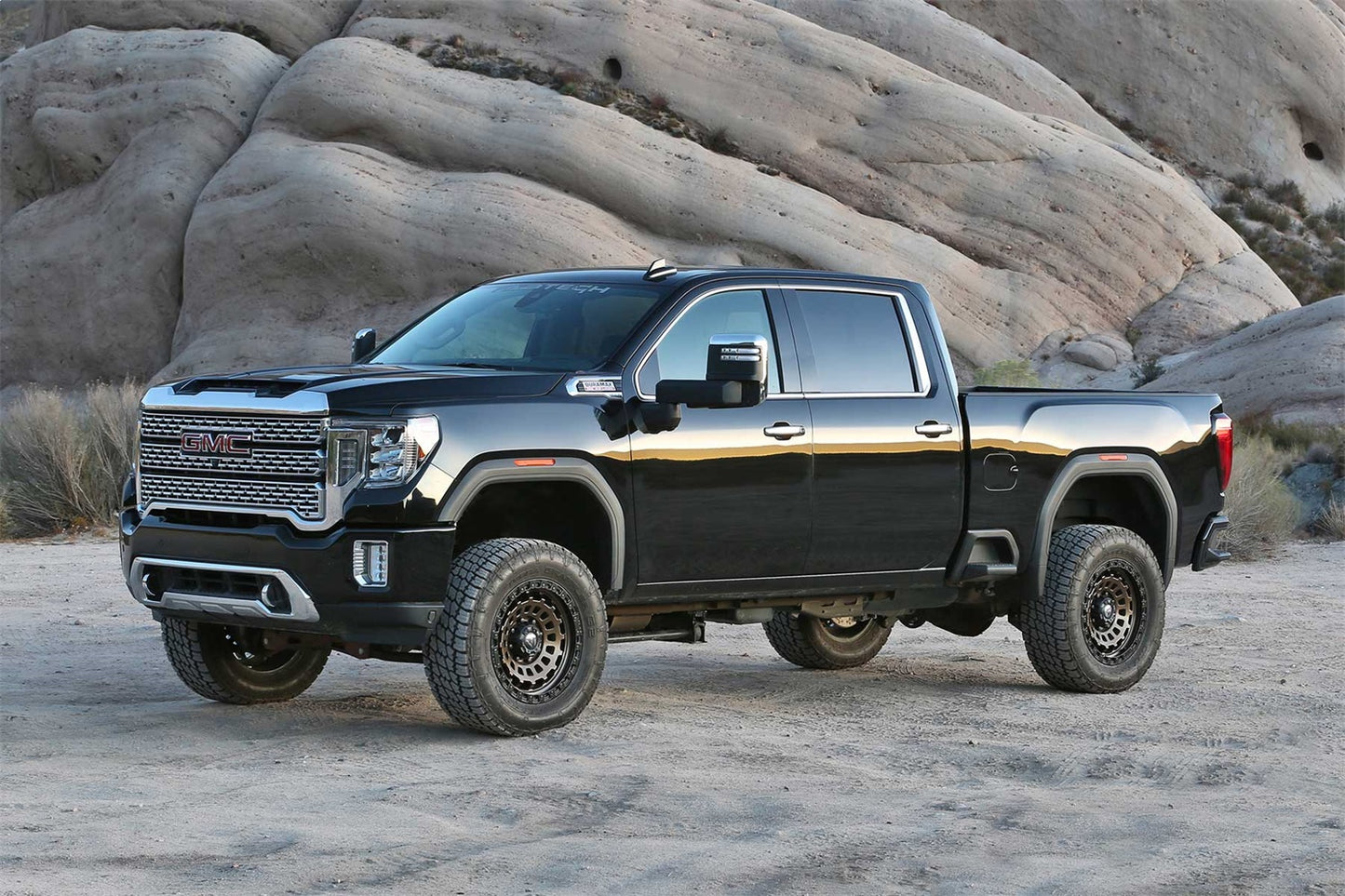Fabtech 4in PERF SYS W/STEALTH 2020-24 GM 2500HD 4WD  K1200M