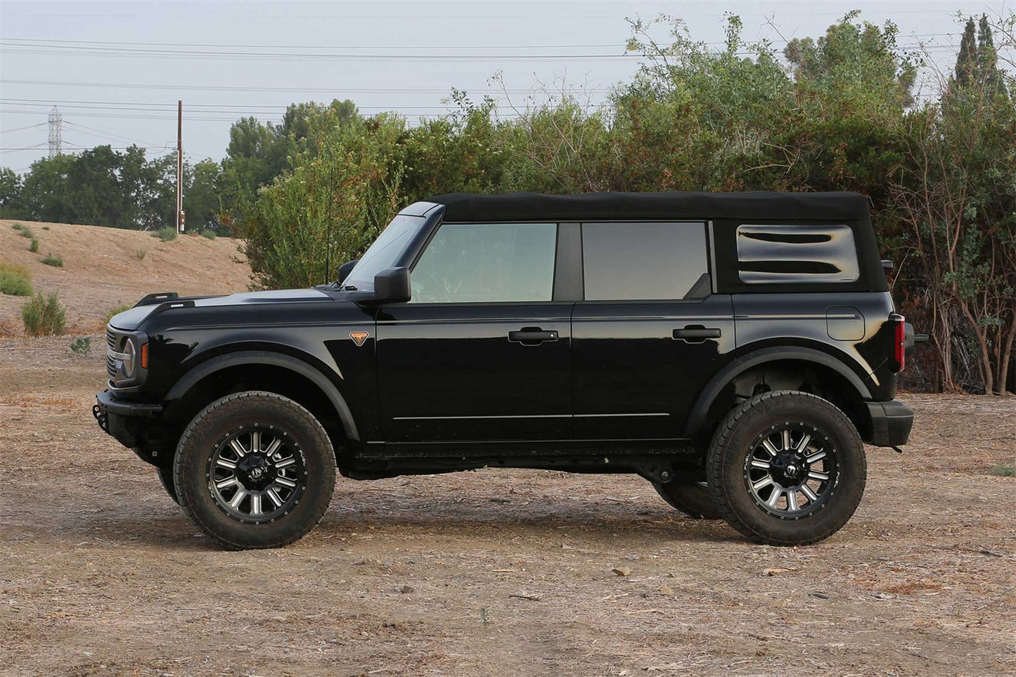 Fabtech 2021 Ford Bronco 4in UCA Lift w/ Uniball & Dirt Logic Resi Shocks Non Bilstein K2385DL
