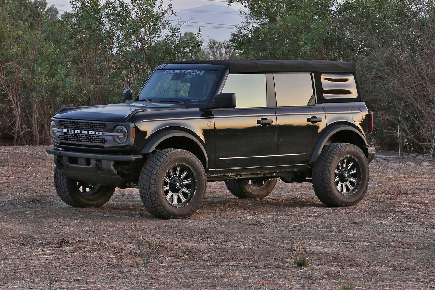Fabtech 2021 Ford Bronco 4in UCA Lift w/ Uniball & Dirt Logic Resi Shocks Non Bilstein K2385DL