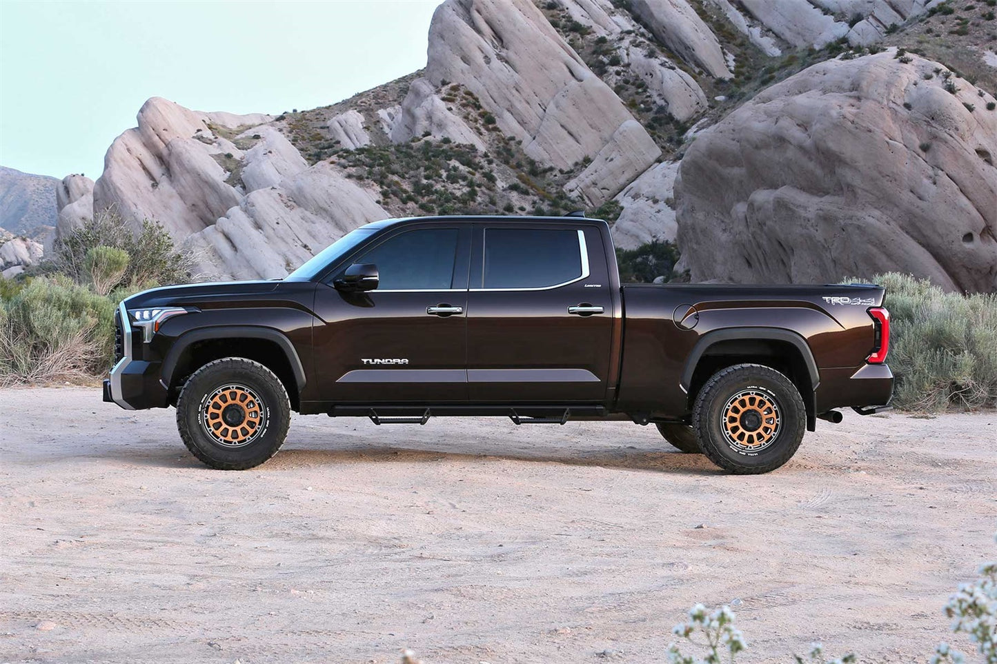 Fabtech 2022 Toyota Tundra 3in Uniball UCA Lift Kit  Front Shock Spacers & Rear Coil Spring Space K7086