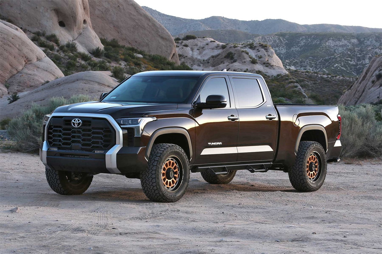Fabtech 2022 Toyota Tundra 3in Uniball UCA Lift Kit  Front Shock Spacers & Rear Coil Spring Space K7086