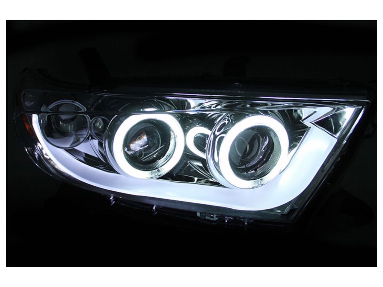 Anzo 2011-2013 Toyota Highlander Projector Headlights w/ Halo Chrome Halo