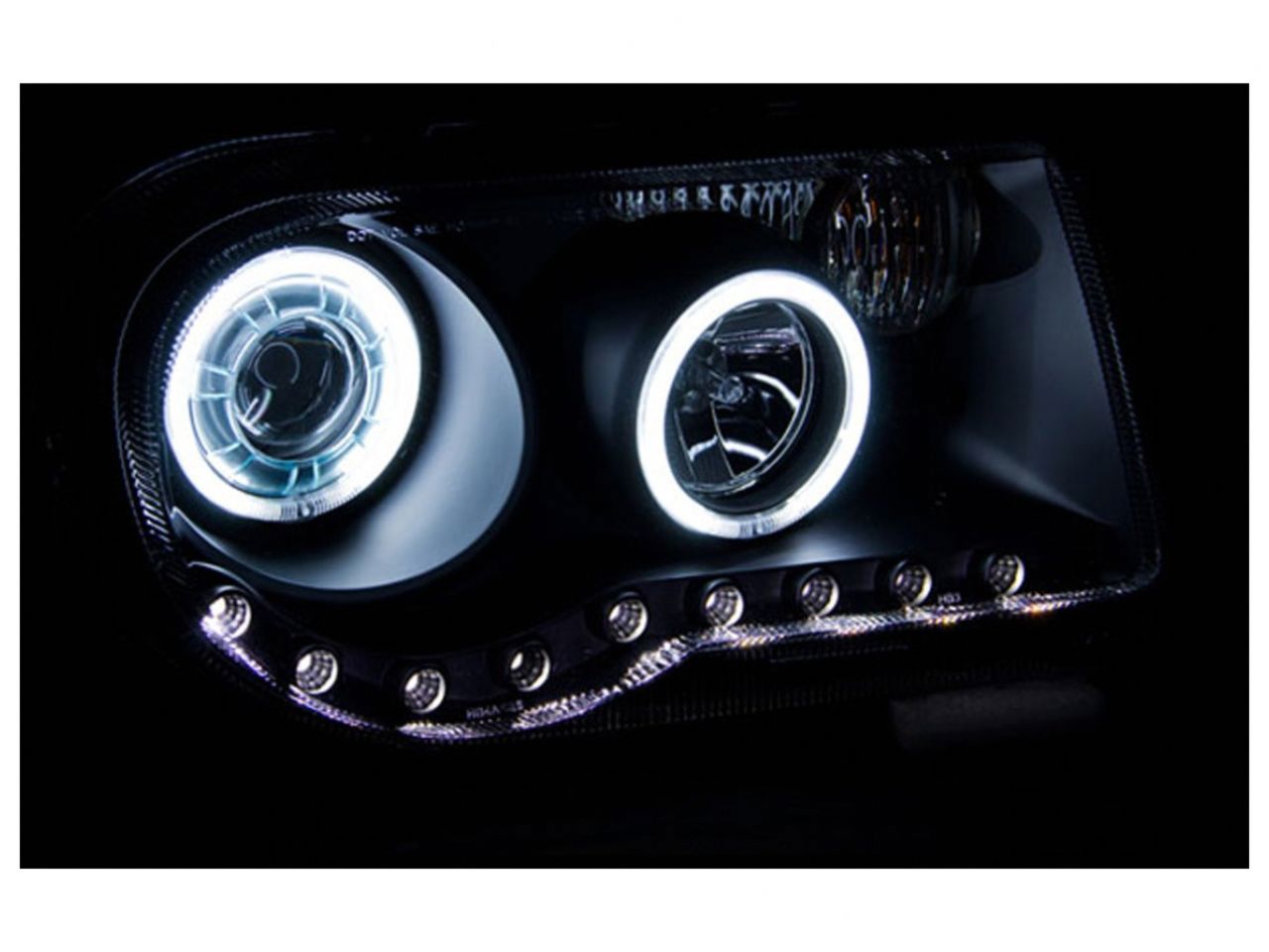 Anzo 2005-2010 Chrysler 300C Projector Headlights w/ Halo Black (CCFL) G2