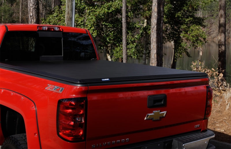 Lund 05-10 Dodge Dakota Fleetside (6.5ft. Bed) Hard Fold Tonneau Cover - Black 969253