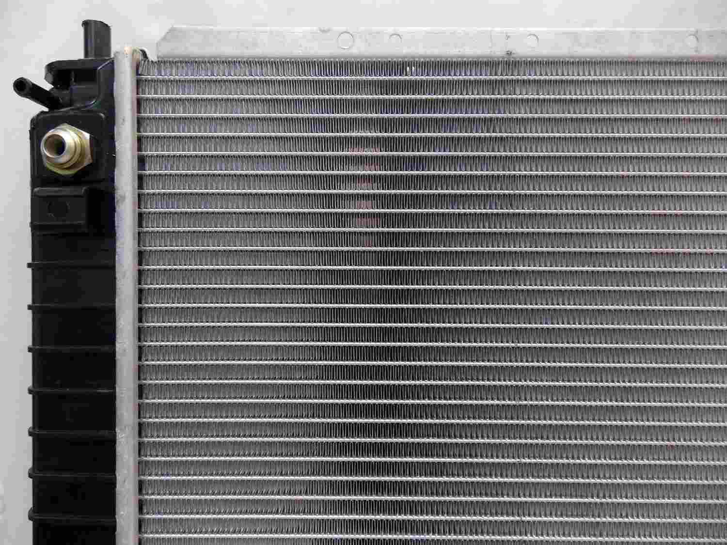 pro parts radiator  frsport 05-r2818