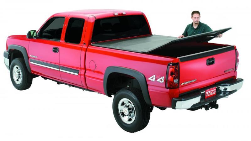 Lund 15-18 Ford F-150 (6.5ft. Bed) Genesis Tri-Fold Tonneau Cover - Black 950173