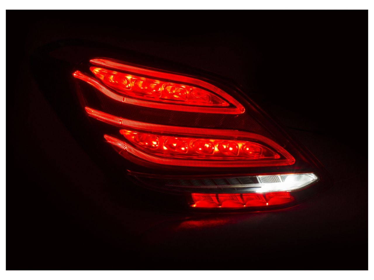 Anzo  15-16 Mercedes Benz C Class (W205) 4DR LED Taillights Red/Clear