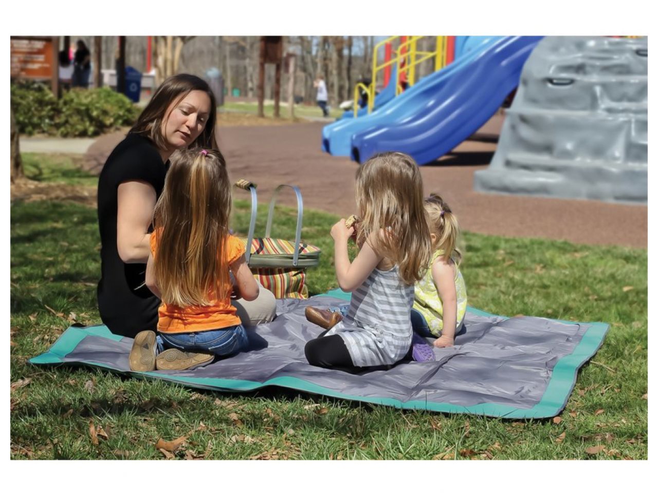 Camco Picnic Blanket W/ Carry Strap - Teal, 57"x 57" Bilingual