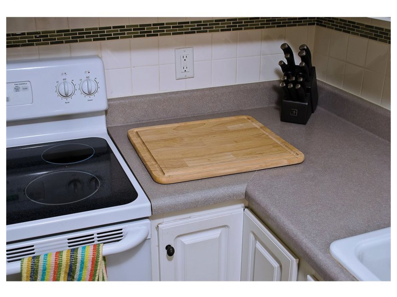 Camco Stove Topper & Cutting Board - 19-1 / 2" x 17" x 3 / 4"