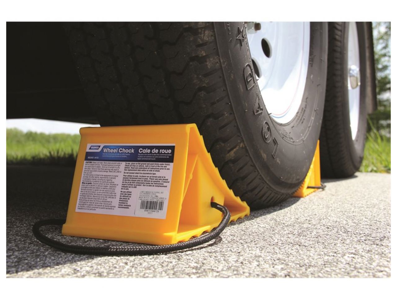 Camco Wheel Chock With Rope - Yellow Bilingual