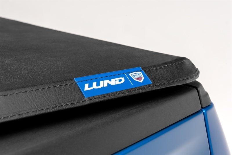 Lund 99-17 Ford F-250 Super Duty (6.5ft. Bed) Genesis Tri-Fold Tonneau Cover - Black 95050