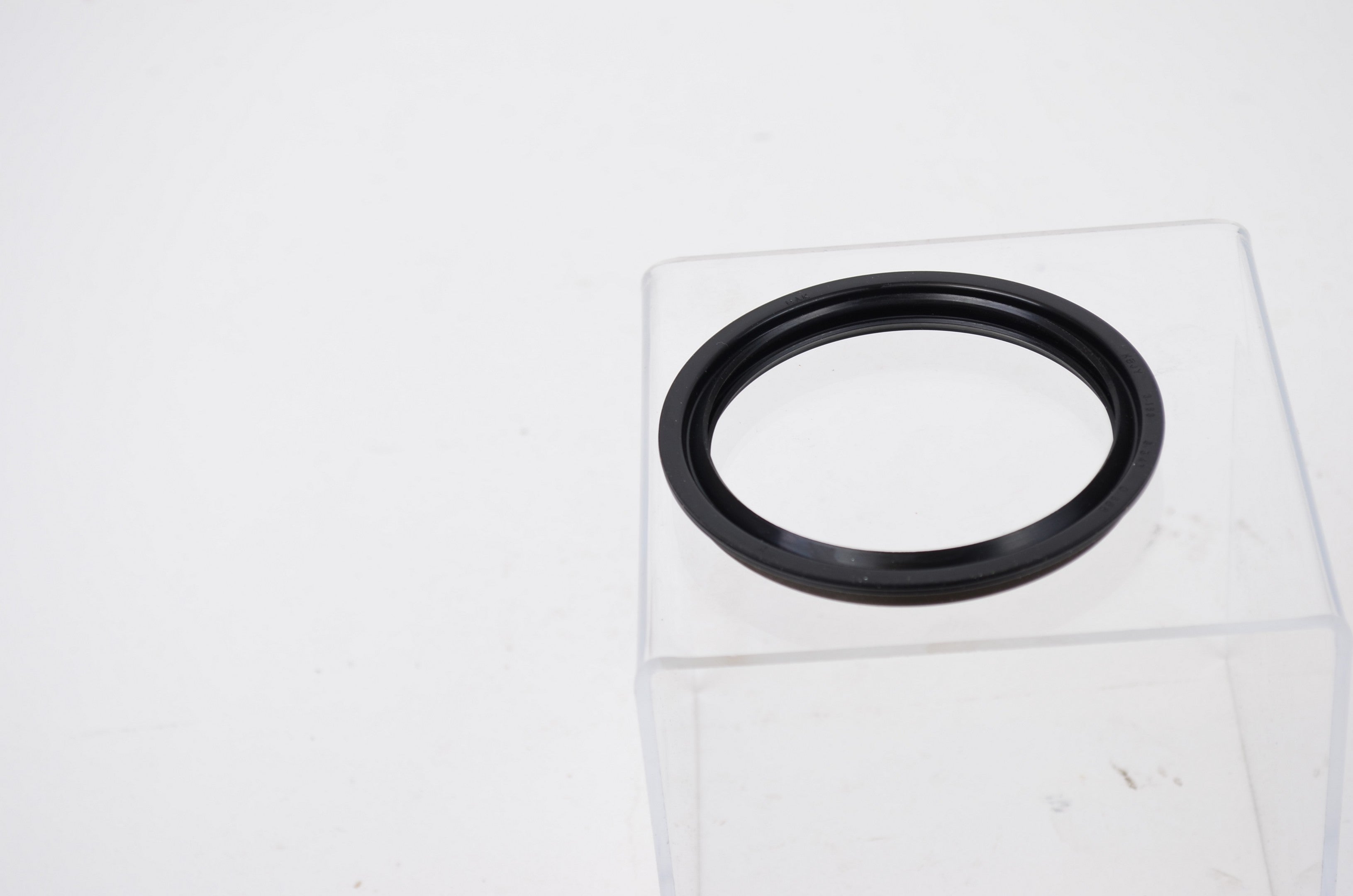 skf wheel seal  frsport 30772