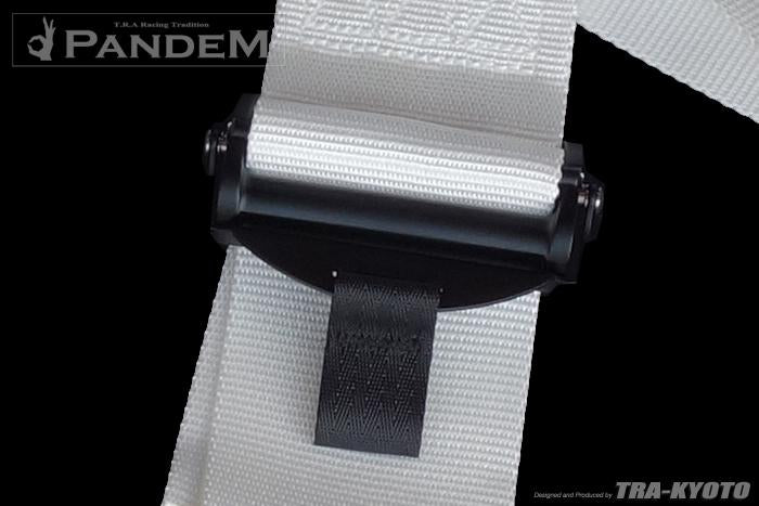TRA Kyoto Pandem Seat Belt Harness - White