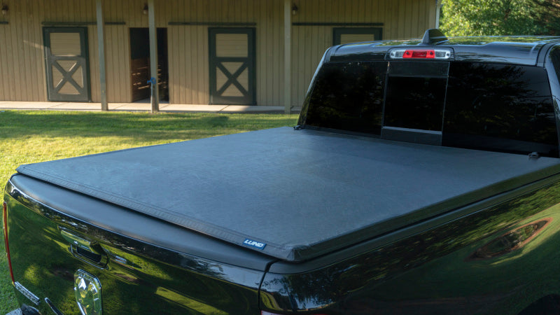 Lund 99-17 Ford F-250 Super Duty (6.5ft. Bed) Genesis Tri-Fold Tonneau Cover - Black 95050