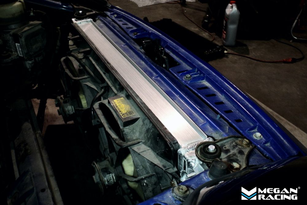 Megan Racing Toyota MR2 Spyder Radiator 2000-2006 for Toyota MR2 Spyder