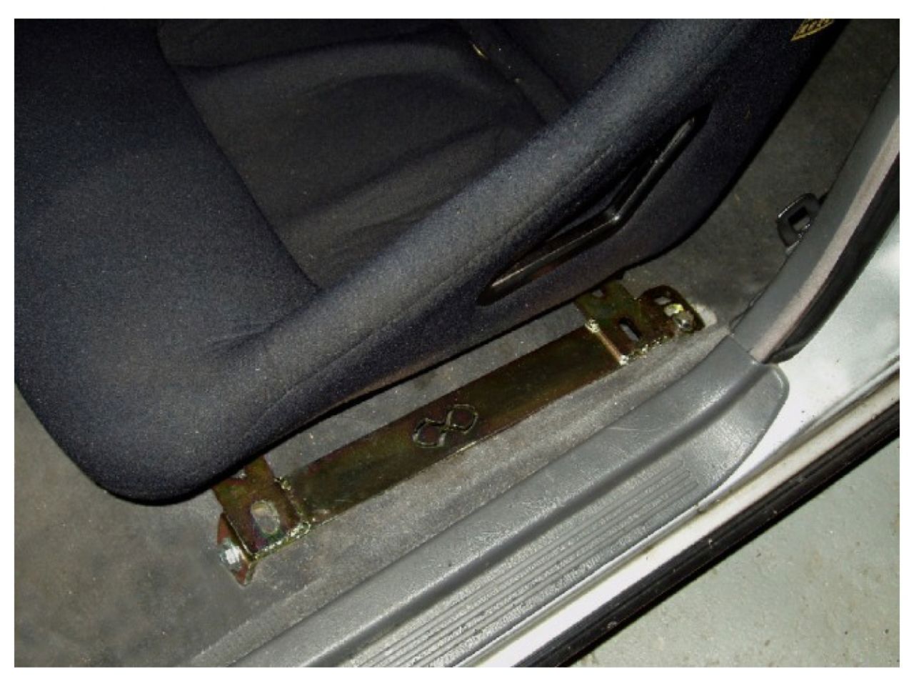 Xcessive Toyota Cressida MX73 Front Seat Mount Bracket (w/out Adapter Bracket)
